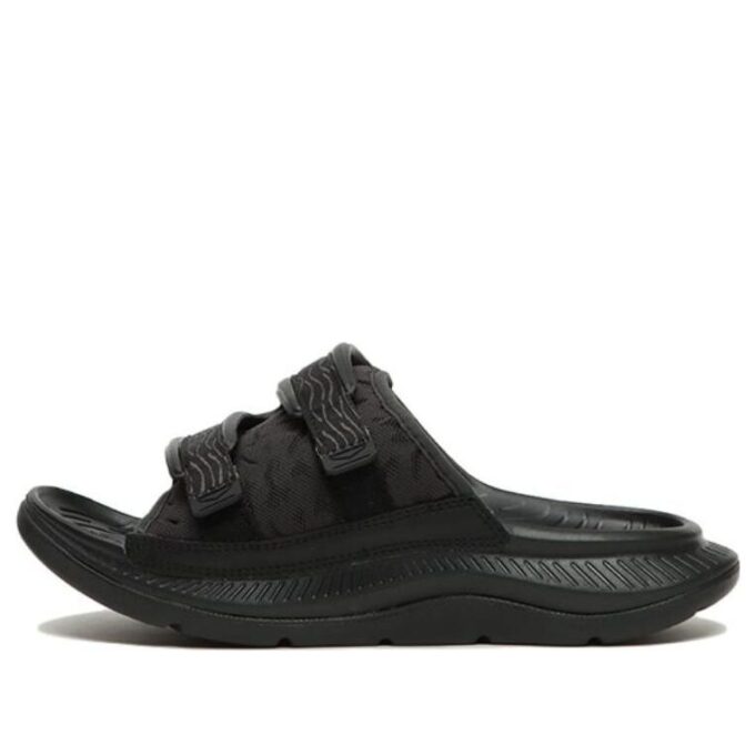 HOKA オラ リュクス ‘ブラック’