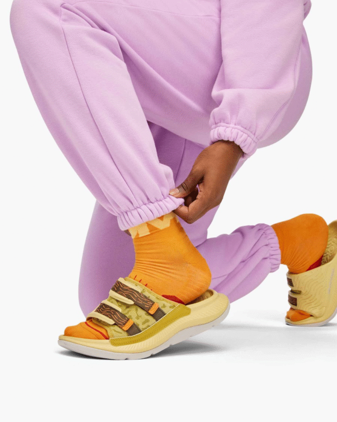 HOKA エッセンシャル ジョガー