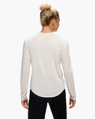 HOKA エッセンシャル LS ティー