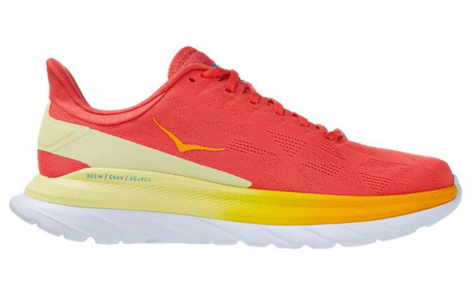 HOKA Mach 4「ホットコーラル」