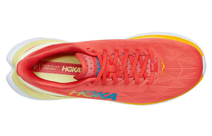 HOKA Mach 4「ホットコーラル」