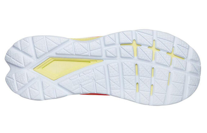 HOKA Mach 4「ホットコーラル」