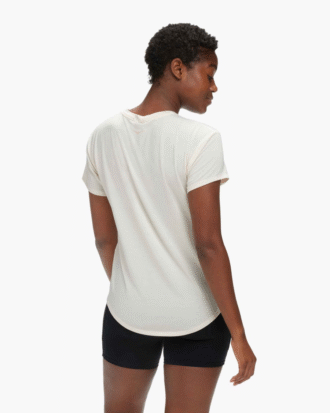 HOKA エッセンシャルTシャツ