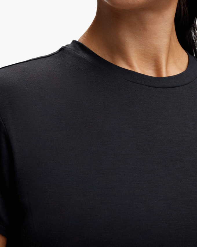 HOKA エッセンシャルTシャツ