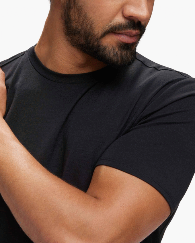 HOKA エッセンシャルTシャツ