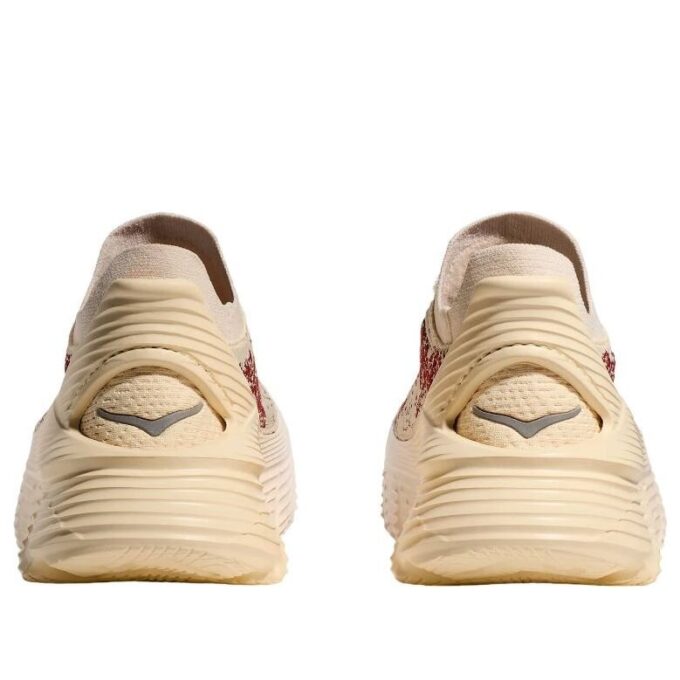 HOKA x Paria Farzaneh レストア チャッカ ‘クリーム’