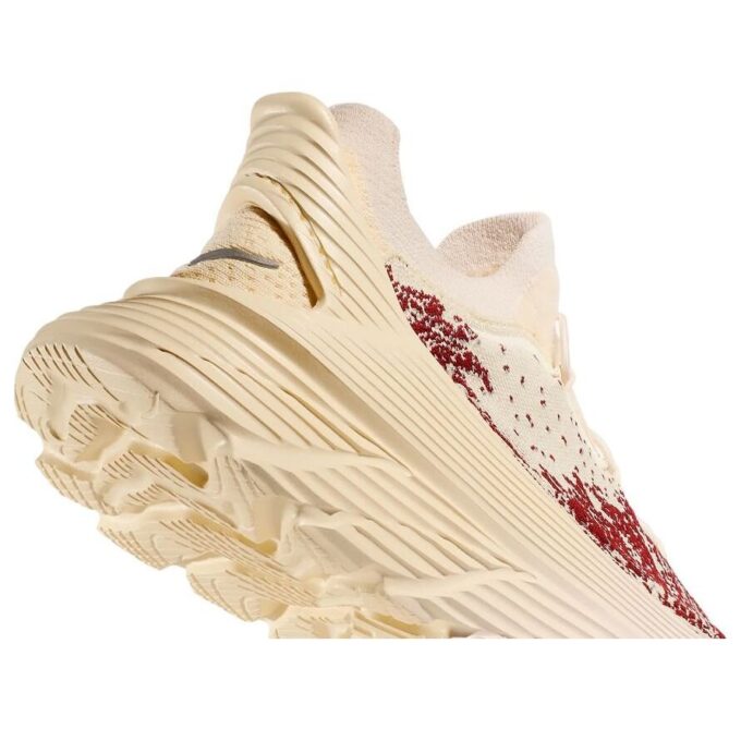 HOKA x Paria Farzaneh レストア チャッカ ‘クリーム’
